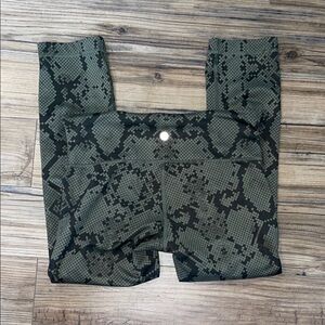 Lululemon crop size 6  Green and Black Snakeskin Leggings with Stretchy Fit